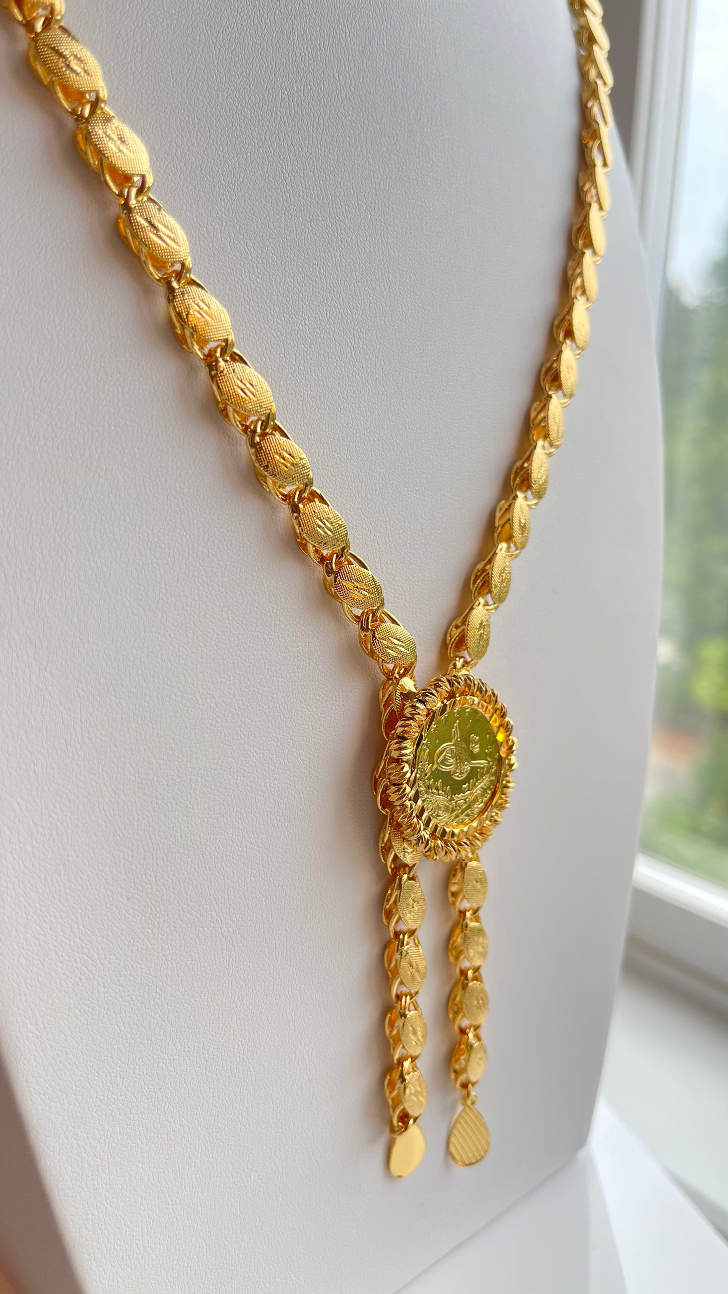 Lira Qardoon Neckalce
