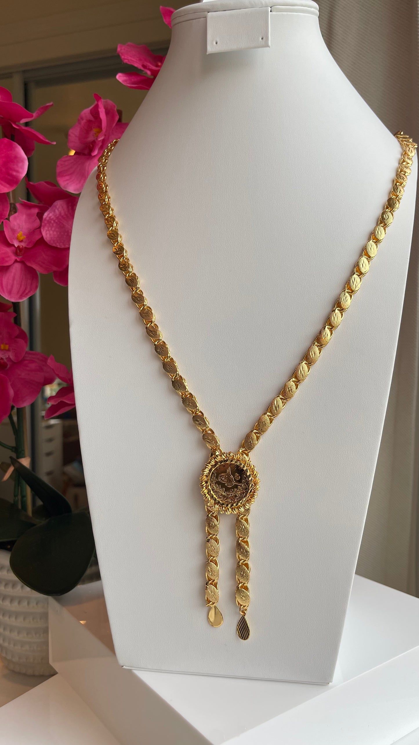 Lira Qardoon Neckalce