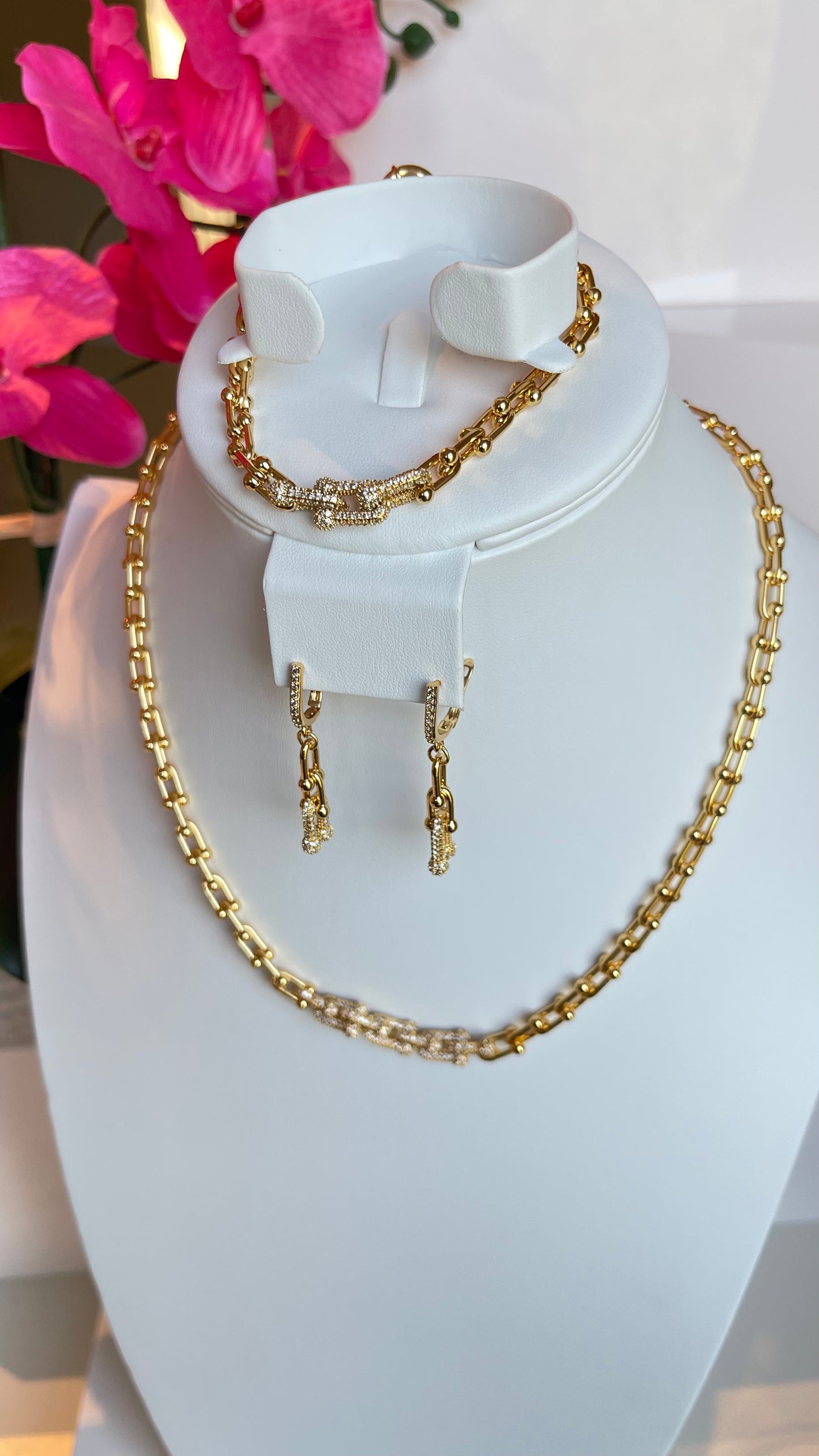 U Chain Zircon Set