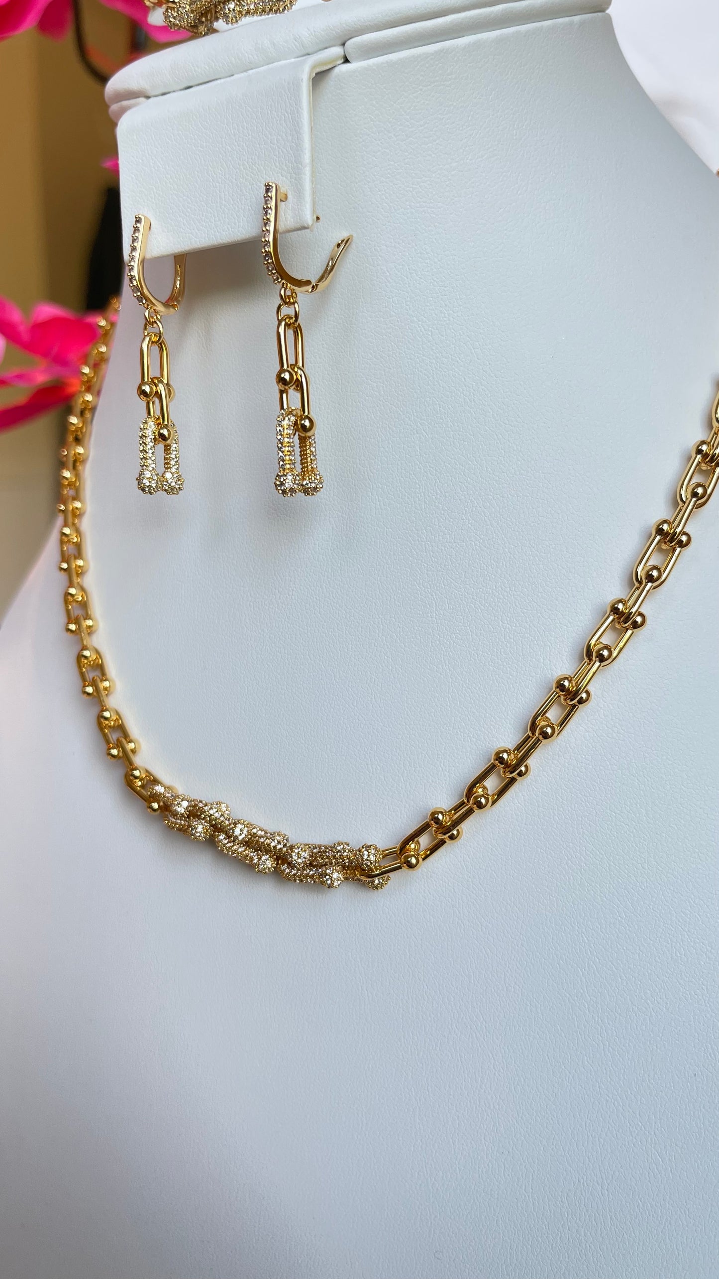 U Chain Zircon Set