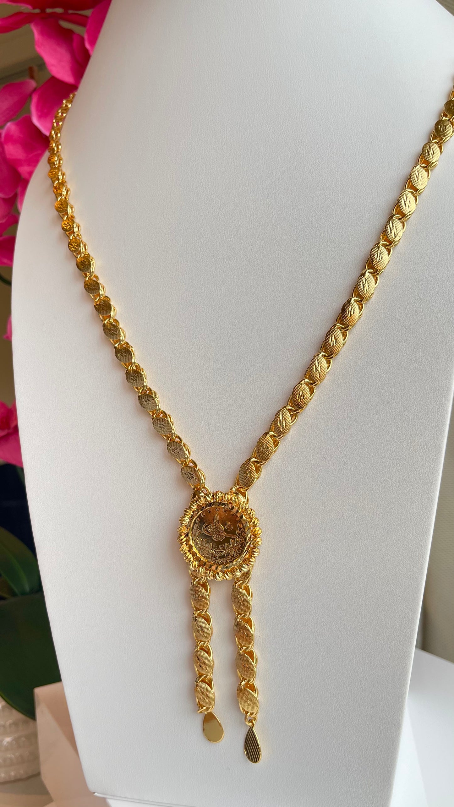 Lira Qardoon Neckalce