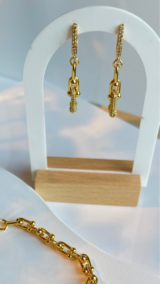 U Chain Stud Earrings
