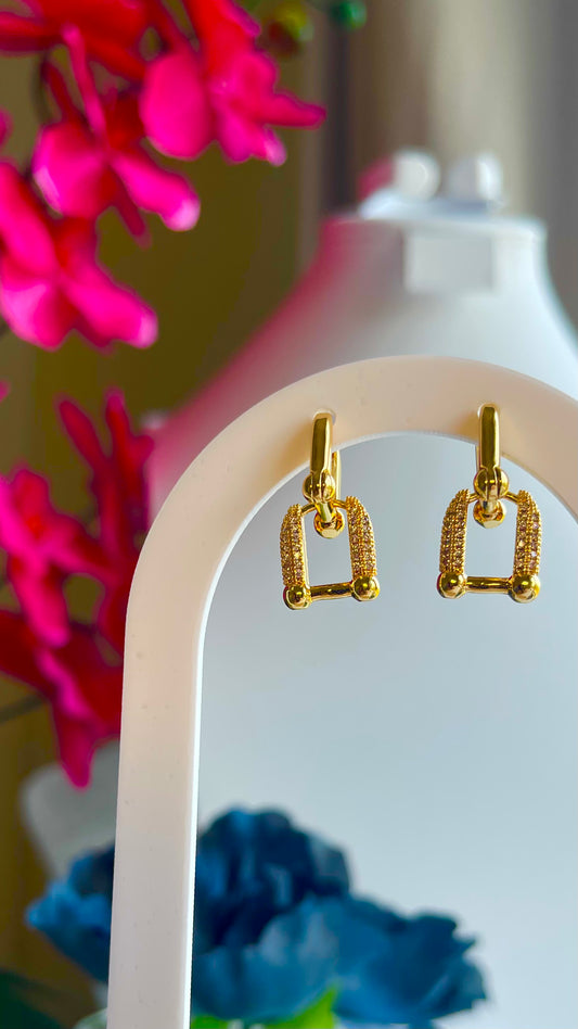 U Chain Short Earring
