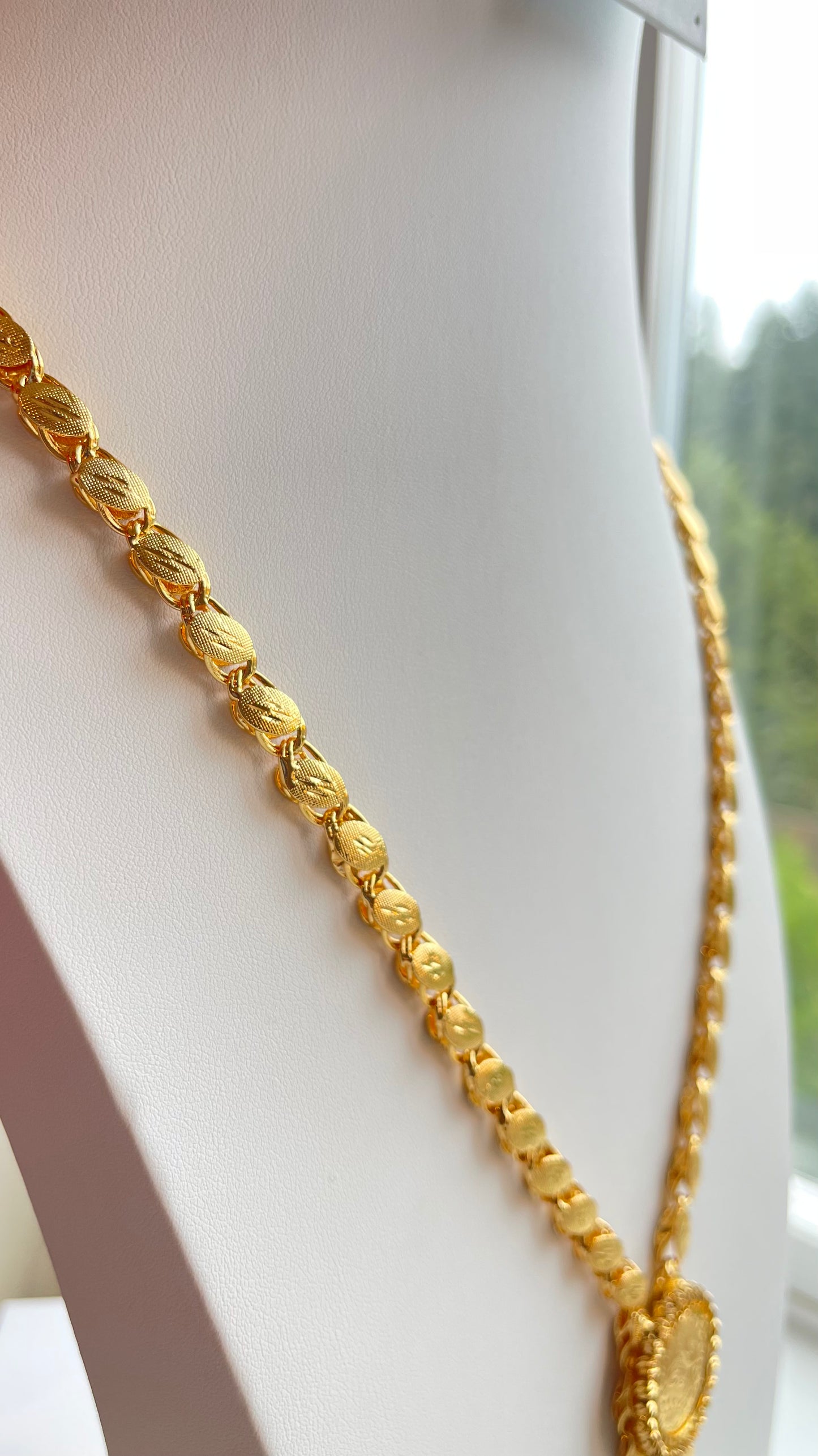 Lira Qardoon Neckalce