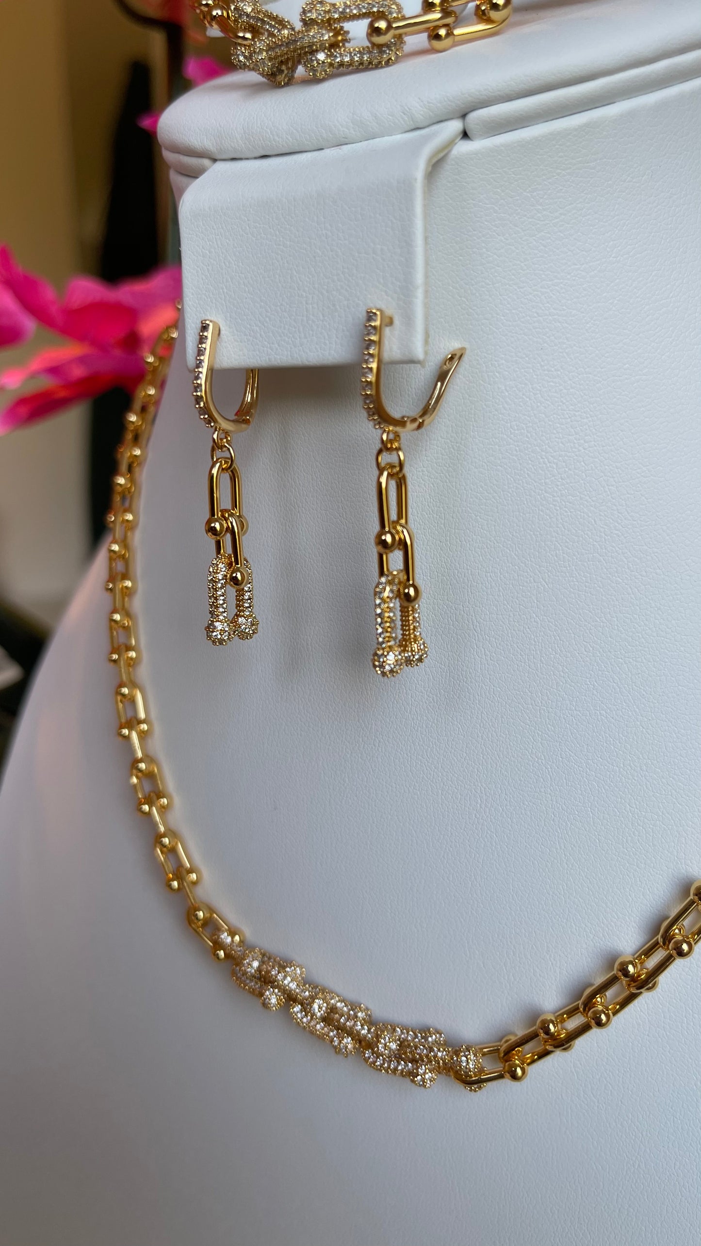 U Chain Zircon Set