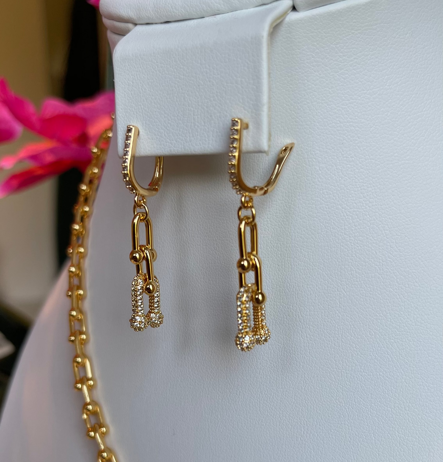U Chain Stud Earrings