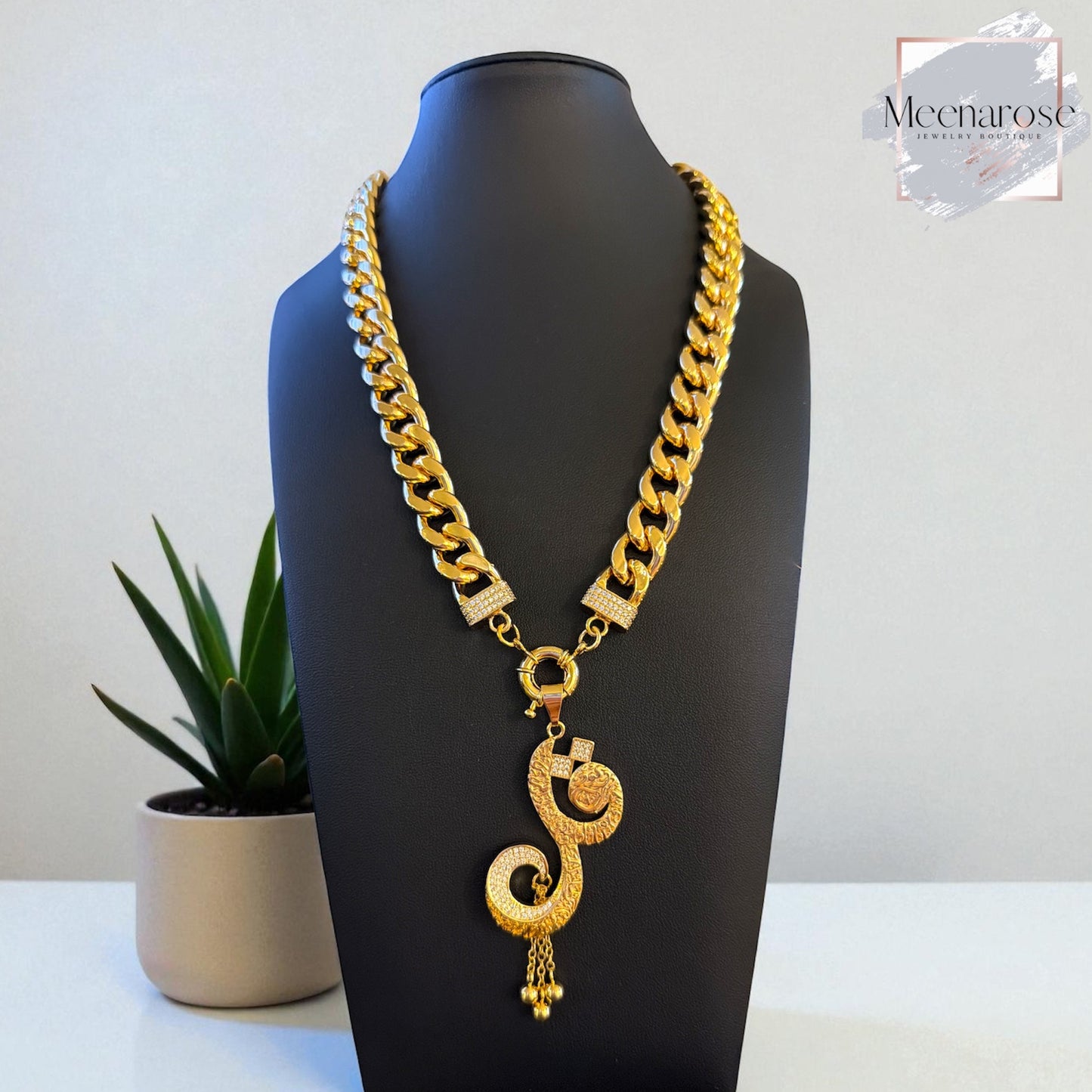 Qul Pendant Necklace