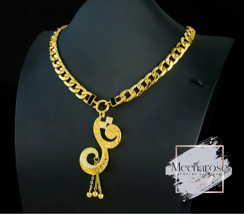 Qul Pendant Necklace