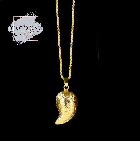Louzza Pendant Necklace