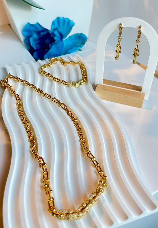 U Chain Zircon Set