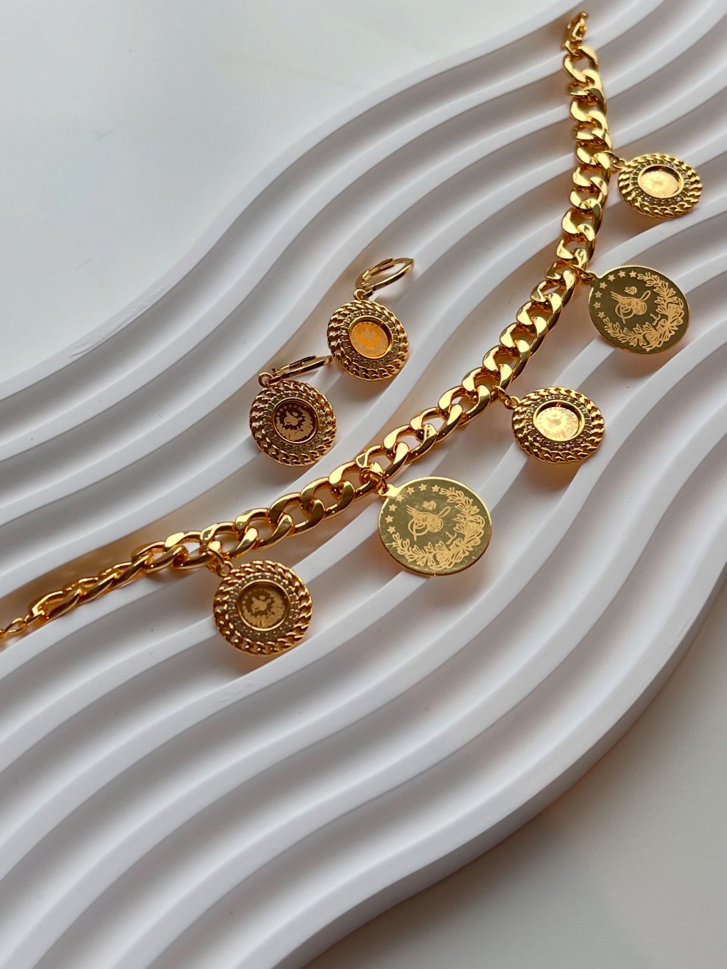 Link Lira Charms Bracelet