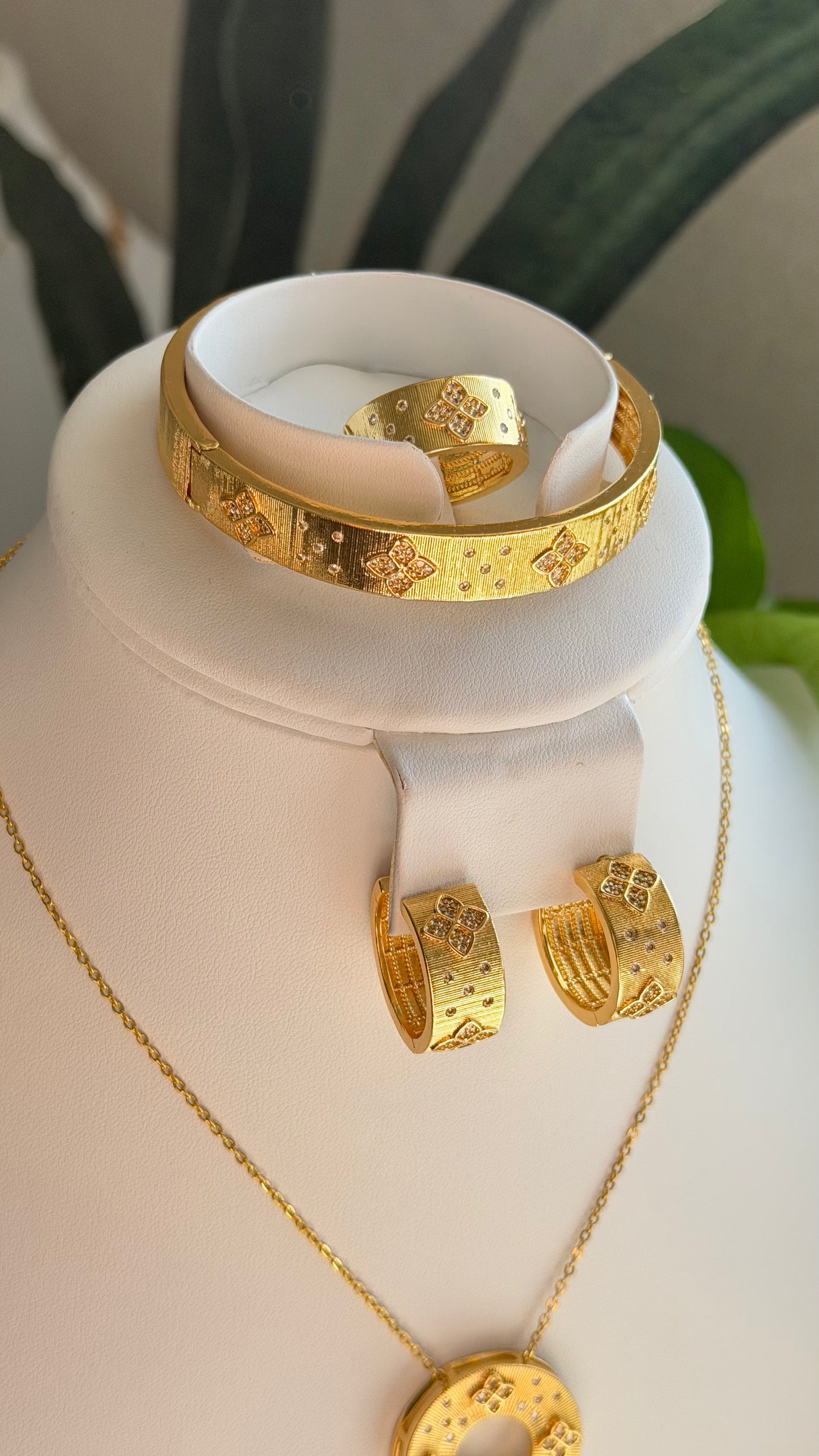 Elegant Trendy 18k Gold-Plated Jewelry Set