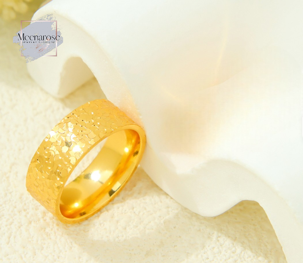 Stuning Band Ring