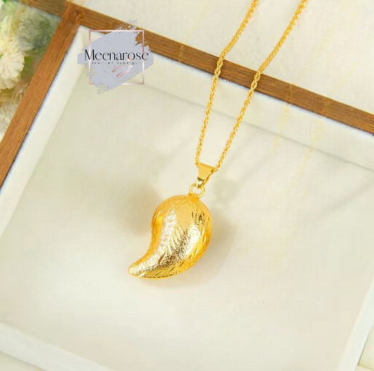 Louzza Pendant Necklace